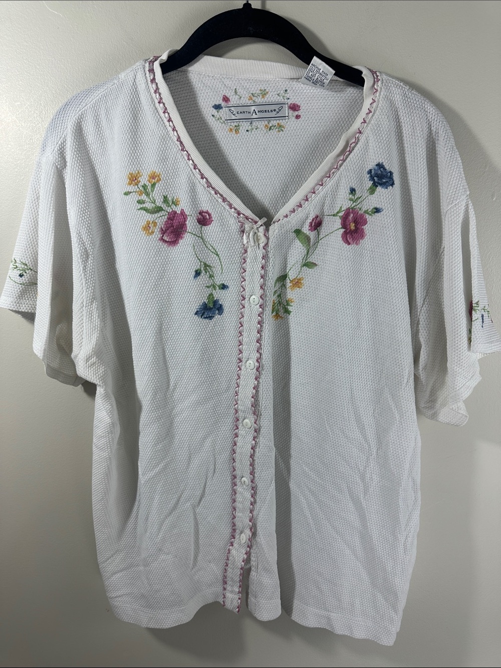 Vintage Earth Angels White Floral Print Button Front Tee Woman’s size Medium